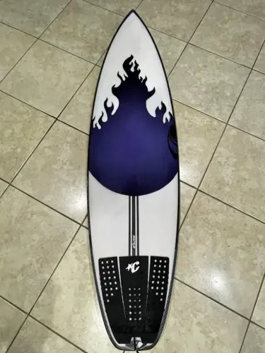 Prancha de surf sharpeye 5,9?