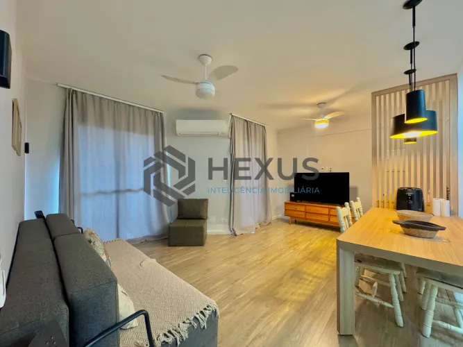 Apartamento com varanda e lazer a 2 quadras da Praia do Tombo, Guarujá
