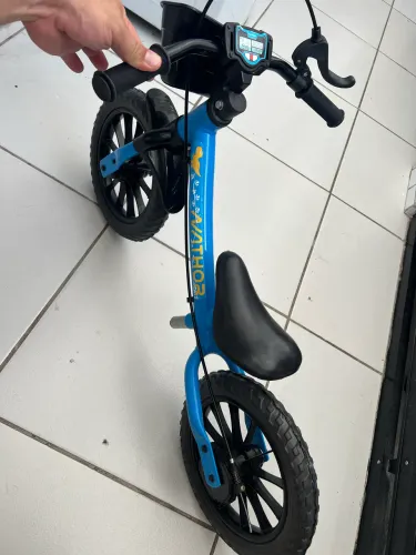 Bicicleta de equilíbrio masculino