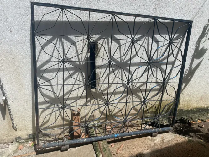 Grade de Ferro com Rodinhas