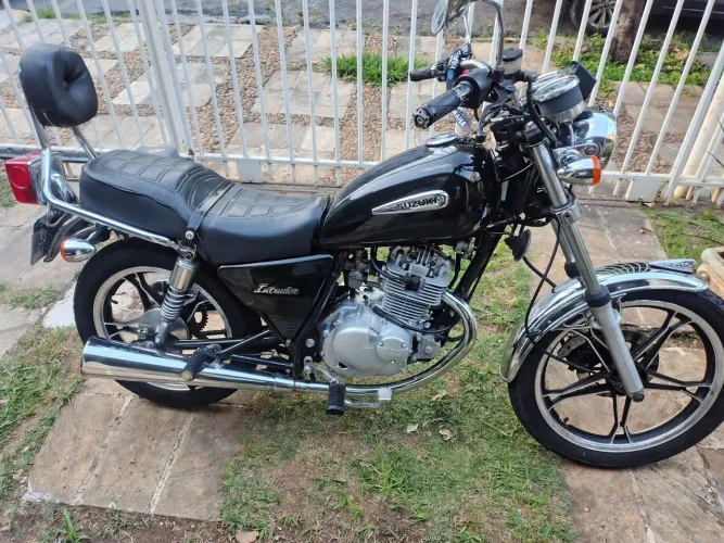 Suzuki Intruder 125 Super nova