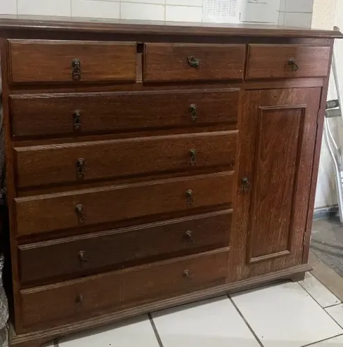 Cômoda de sucupira usada