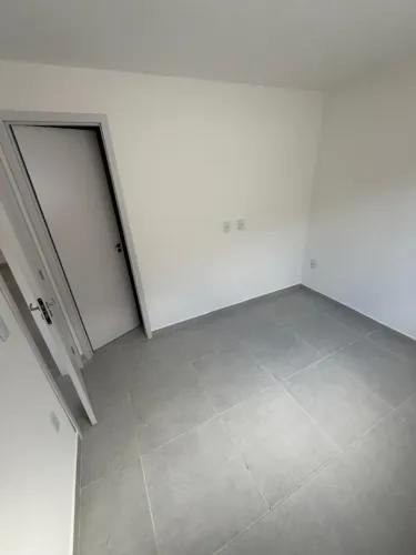 Apartamento térreo com área privativa em U