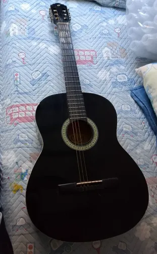 Violão Giannini com cordas novas