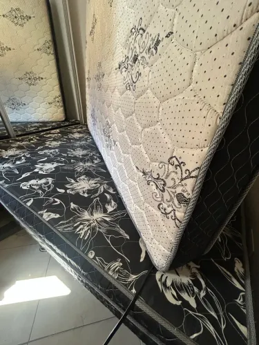 Vende se Cama Casal Colchão + base  