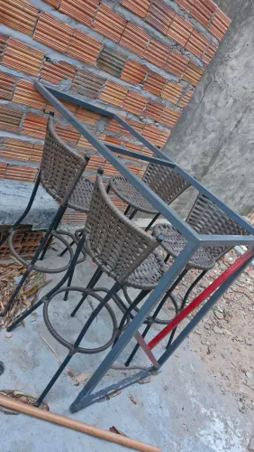 Mesa estilo Bancada com tampo de granito