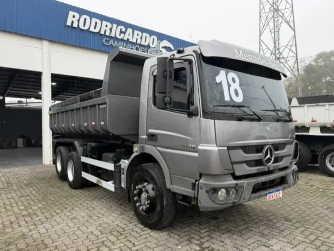 MERCEDES-BENZ Atego 2426 6x2 3-Eixos 2P (E5)