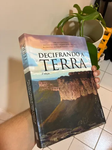 Livro - Decifrando a Terra (excelente estado)