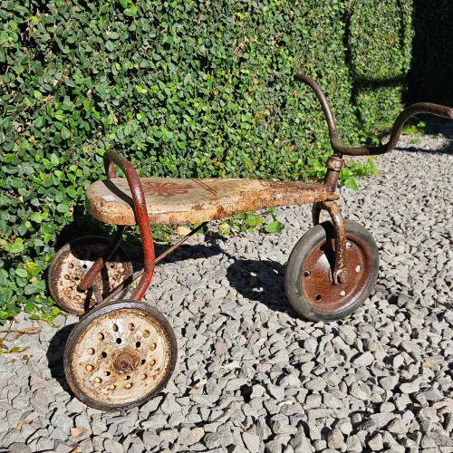 Antigo Triciclo Bandeirante