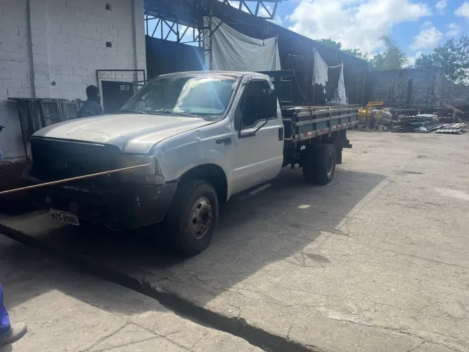 F4000 2002 carroceria 