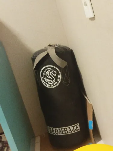 Saco de pancada semi novo  fighting tô win