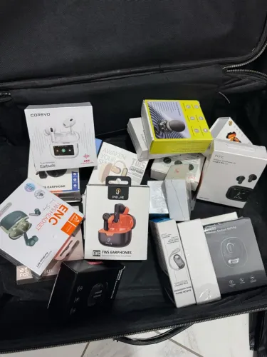 Lote 20 fones Bluetooth NOVOS originais cada sai menos de 40,00