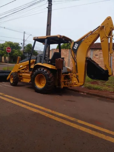 Retroescavadeira cat 416c 4x2 ano 2002