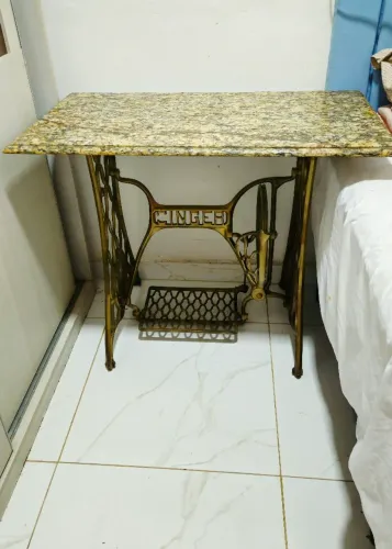 Mesa de máquina de costura antiga 