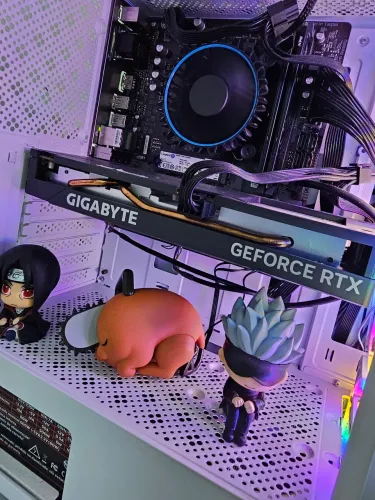 Placa de video Gigabyte RTX 4060 novíssima