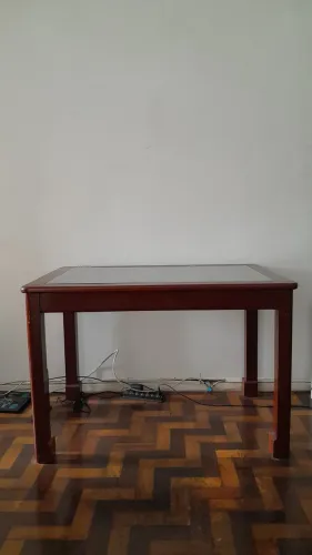 Mesa de Madeira Nobre e Tampo de Vidro Removível 
