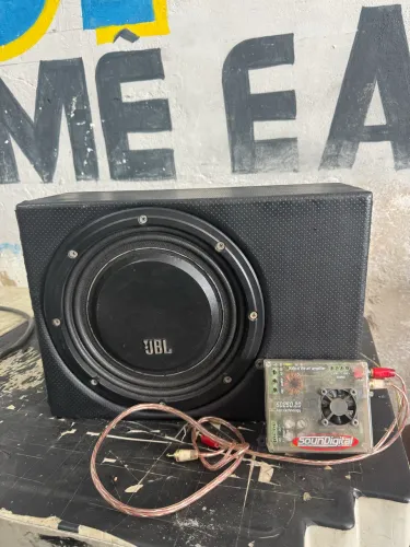 Sub de 12 bem novinha e conservada JBL 