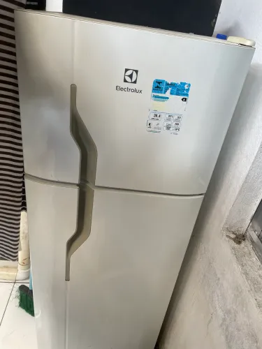 Geladeira em bom funcionamento, e em bom estado de conservação! 