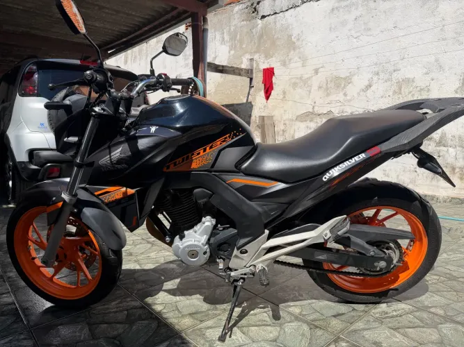 Vende-se Honda CB