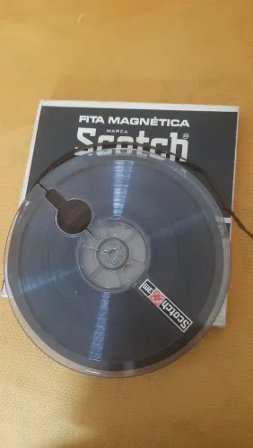 fita de rolo Scotch 3m pra áudio. 