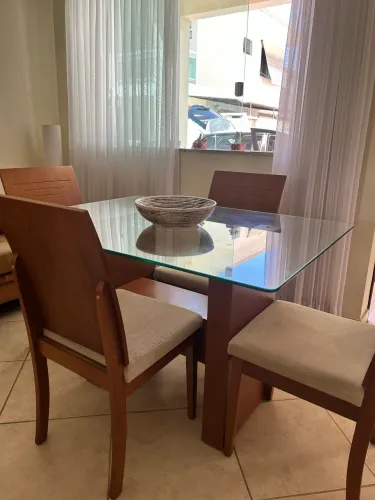 Mesa de vidro com 4 cadeiras estofadas | Excelente estado