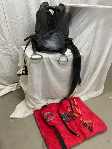 SELA PARA CAVALO SEMINOVA ? POUQUÍSSIMO USO!<br>