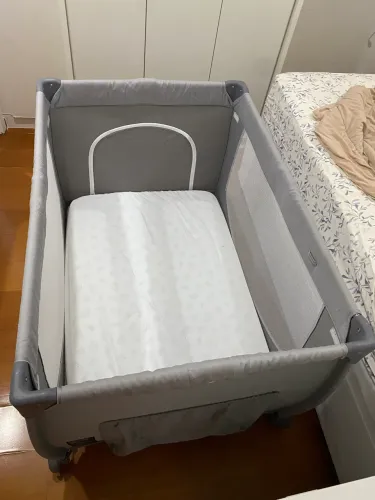 Berço Portátil Infanti Stelle Cinza com Colchão - Impecável! [Super Espaçoso]