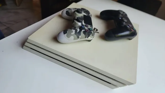 PlayStation 4 Pro / 1TB (Vendo ou Troco) Aceito PROPOSTA
