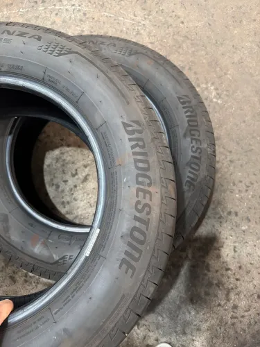 2 Pneus 215/65 R16 Bridgestone rodou 5 mil km só