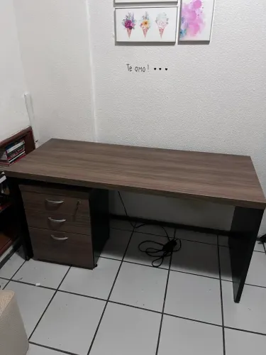 Mesa escrivaninha com gavetas