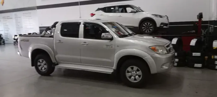 Toyota Hilux CD SRV D4-d 4X4 3.0 TDI Diesel AUT 2006