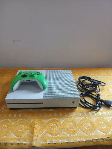 Xbox one s em bom estado de primeira mão 