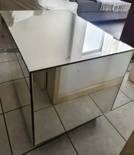 Mesa de canto em espelho