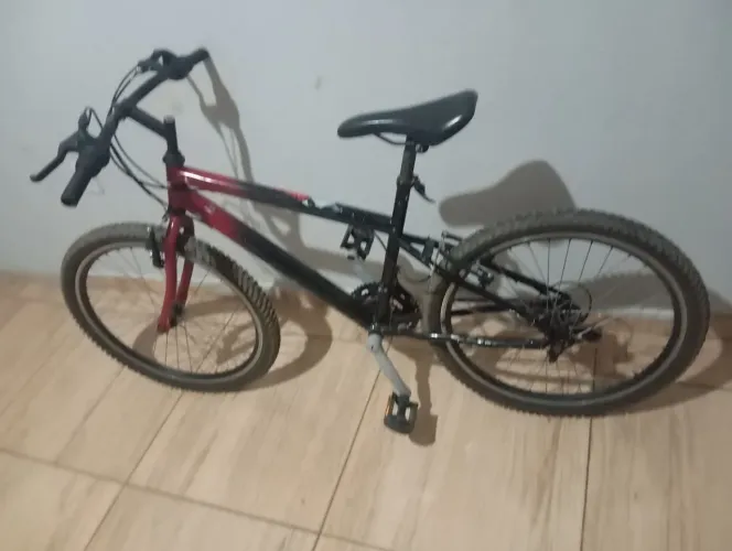 BICICLETA ARO 24. 