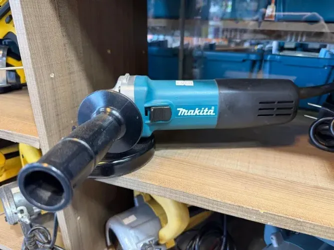 Esmerilhadeira Angular 840W 4.1/2 Pol 11.000RPM 9557HNG Makita