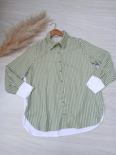 Camisa feminina listrada de manga longa