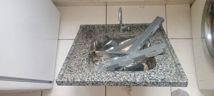 Pia de granito 60x60