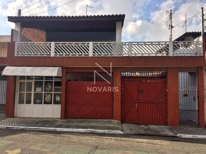 Sobrado 5 dormitórios, 4 vagas - Com renda - Pq. Fernanda