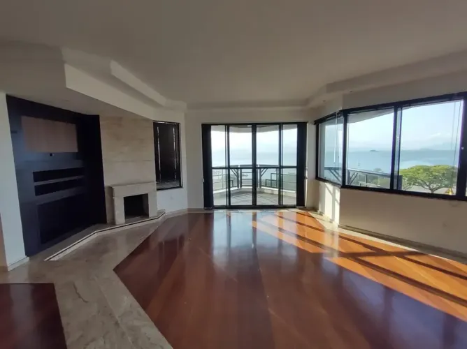 Apartamento para venda com 180 metros quadrados com 3 quartos em Agronômica - Florianópoli