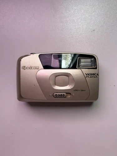 Câmera Yashica Plena