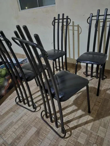 Cadeiras de ferro