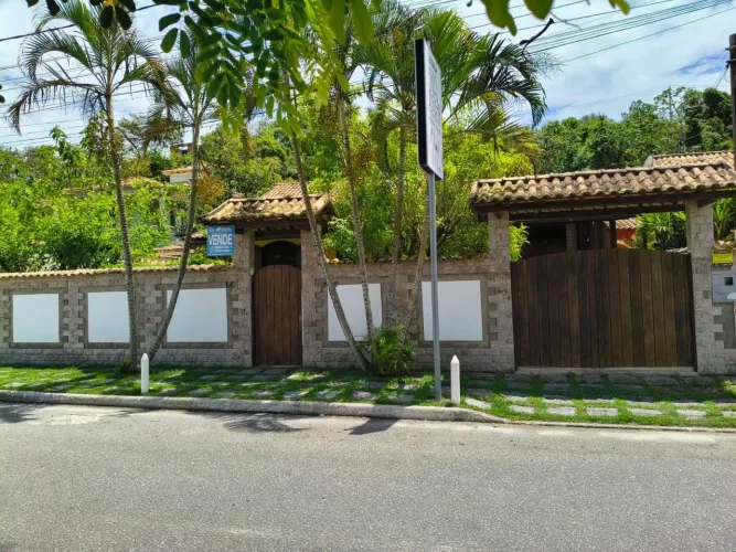 Casa Ampla com Estrutura Versátil, no Porto da Roça