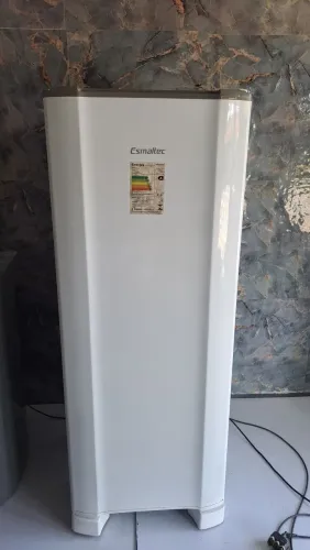 Geladeira Esmaltec