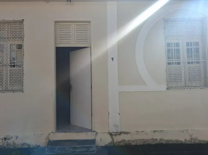 Simpática casa com 60m² aproximadamente, 2 quartos, banheiro, cozinha, bairro Fonseca