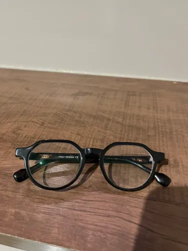 Óculos em acetato