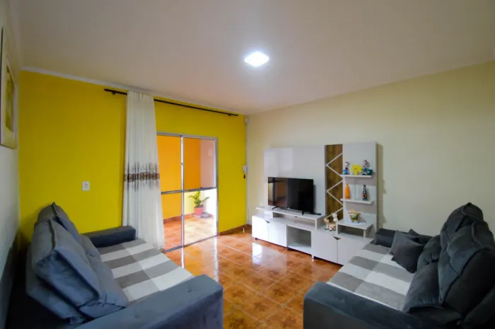 Casa com 2 Quarto(s) e 1 banheiro(s) para Alugar, 85 m² por R$ 2050 / Mês