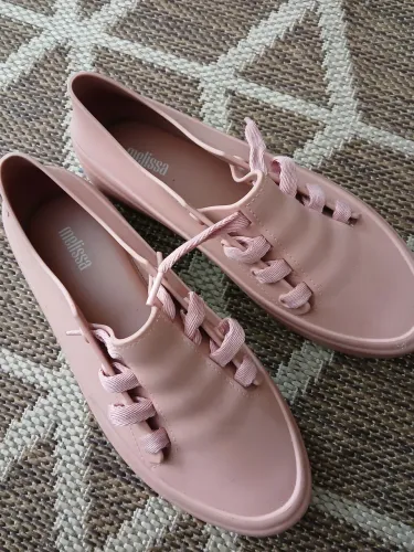 Tênis melissa