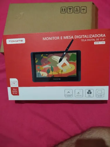 Monitor e mesa digitalizadora da marca tomate