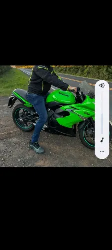 Vendo Kawasaki Ninja 650 ano 2012.