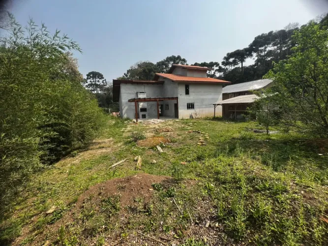 Sobrado para venda com 236 m², 4 quartos e terreno com 993 m³ em Campo Alegre - SC
